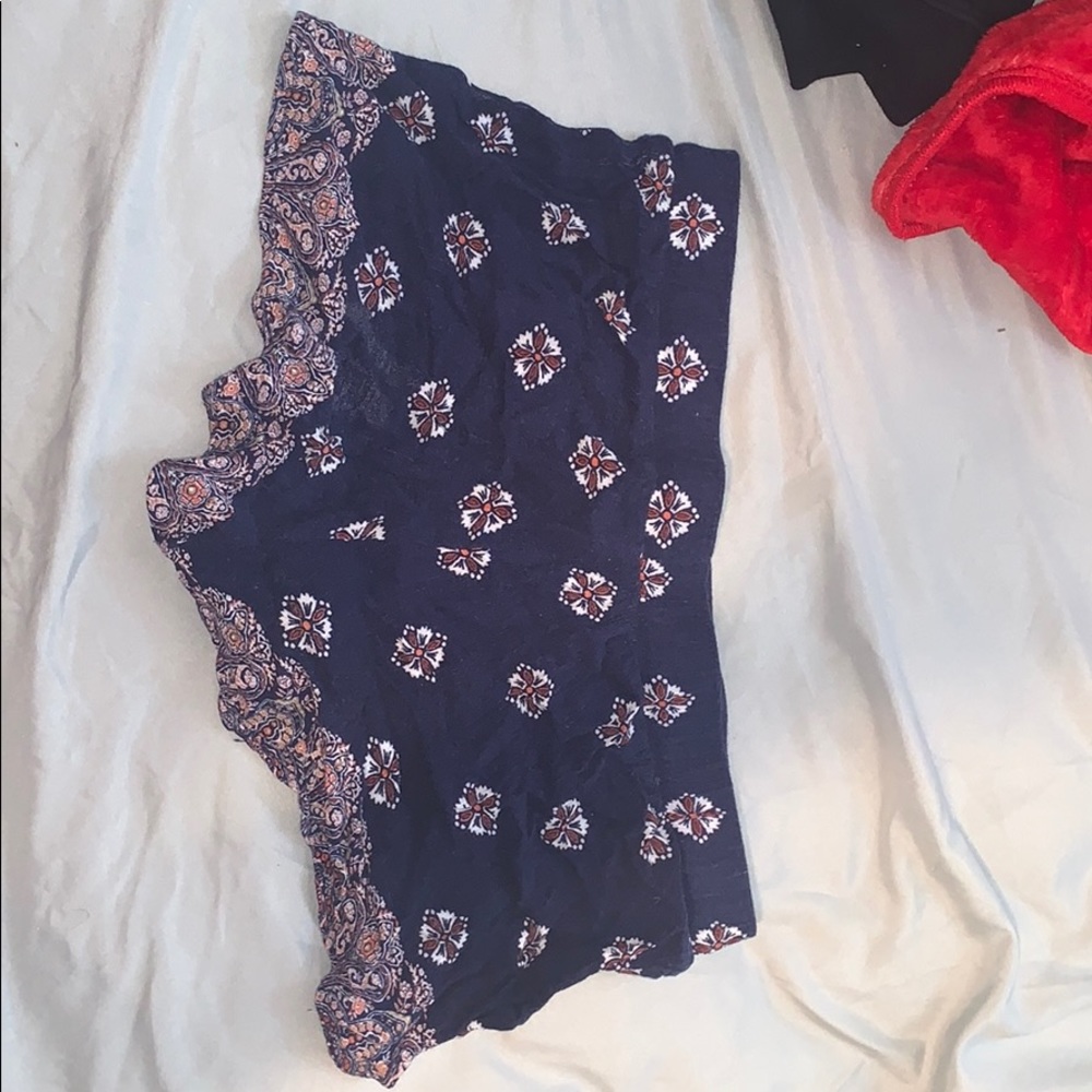 Shorts - Picture 2 of 3